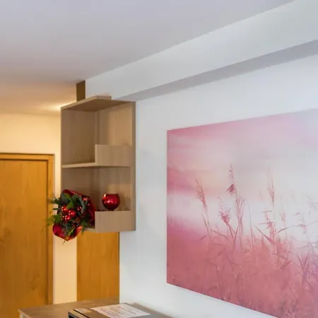 Ulrica - Kristyn Apartment *